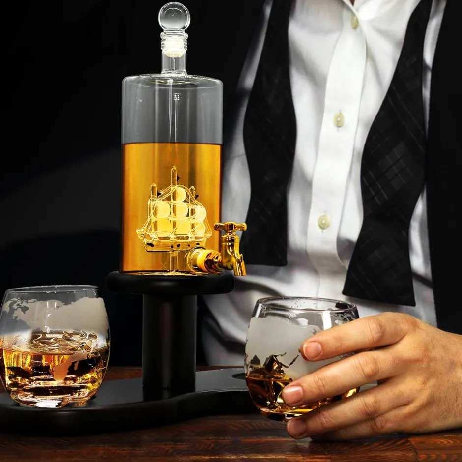 Glass Whiskey Decanter Set - Enhances Flavor - 780ml Clear Glass<NutriChef Clearance